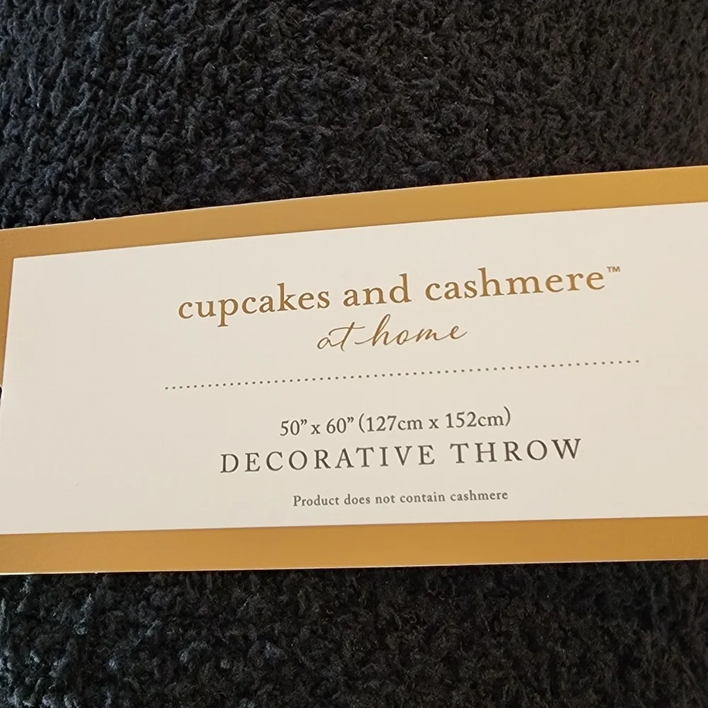 NWT Cupcakes and Cashmere Skull and Crossbones Throw Blanket Viral